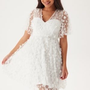 Bubbleroom Occasion 3D Floral V-neck Dress White 34