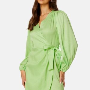 SELECTED FEMME Stine LS Short Wrap Dress Pistachio Green 36