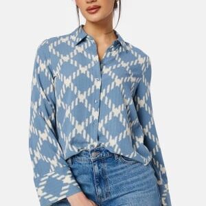 VERO MODA Vmginas betine LS oversized shirt Coronet Blue AOP:Bet XS